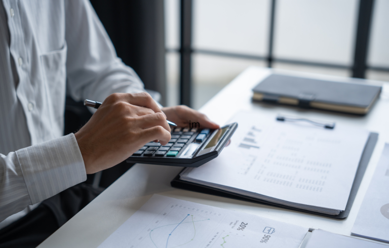 mengelola anggaran keuangan